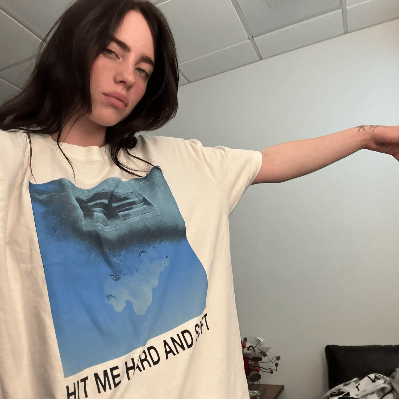 billie HIT ME HARD AND SOFT Tシャツ　　Mサイズ 予約商品】BILLIE EILISH バンドTシャツ ユニセックス: Hit Me