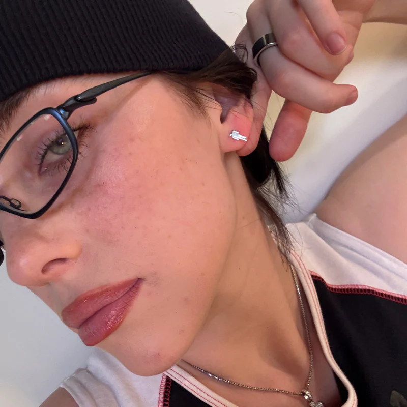 Billie Eilish Blohsh Sterling Silver Stud Earrings Ohrringe 409343
